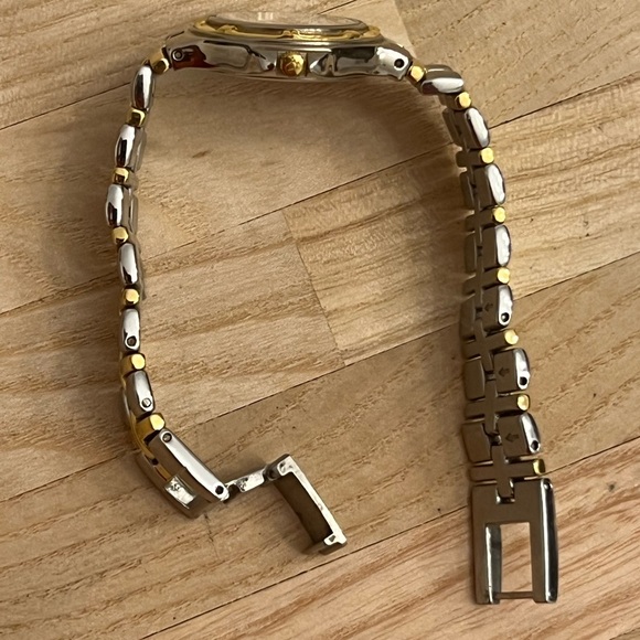 Bulova Ladies Watch White Dial Two Tone Bracelet Date Window 98U02 - Picture 8 of 13